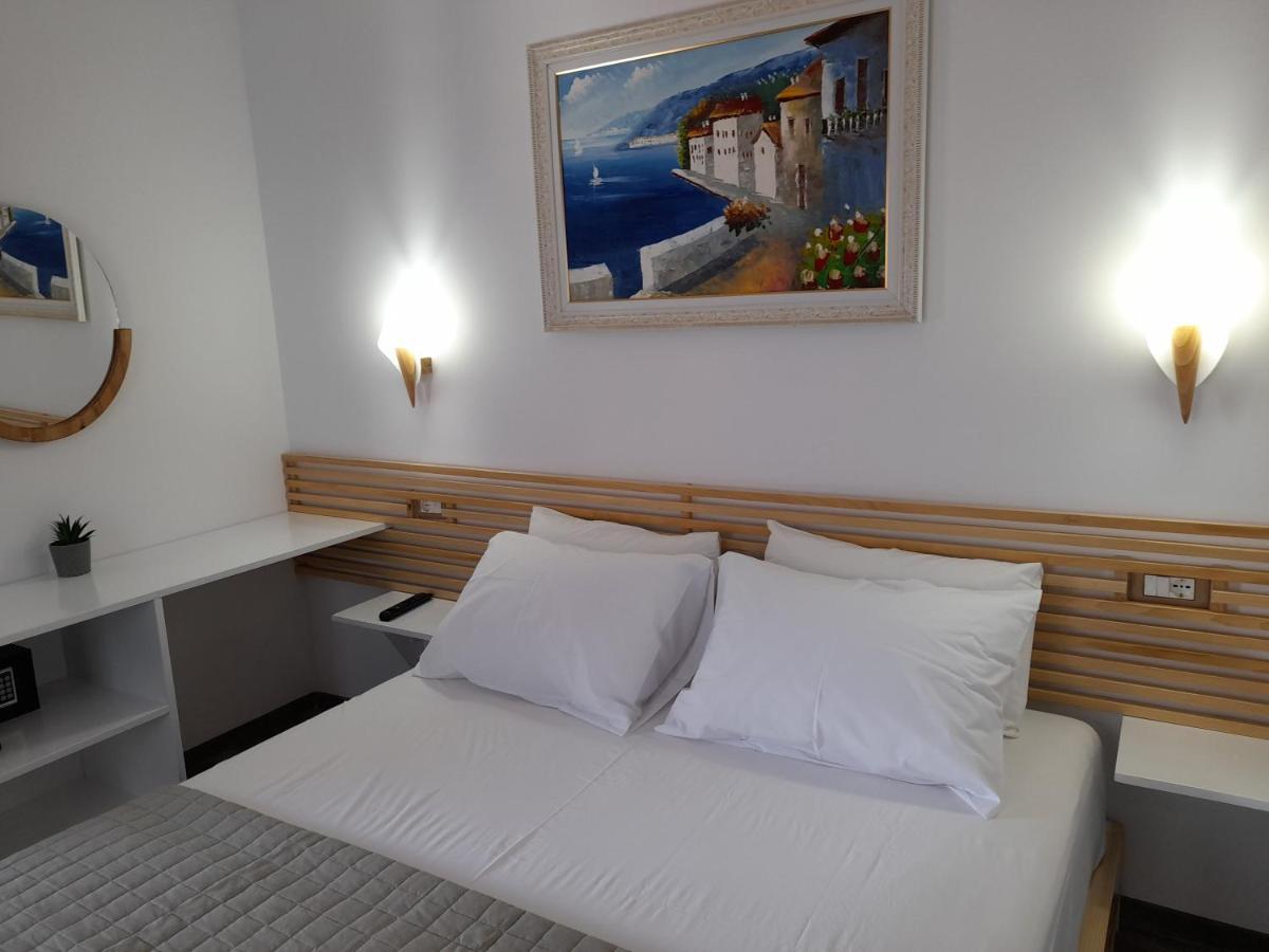 Anxhelos Hotel Himara Zewnętrze zdjęcie